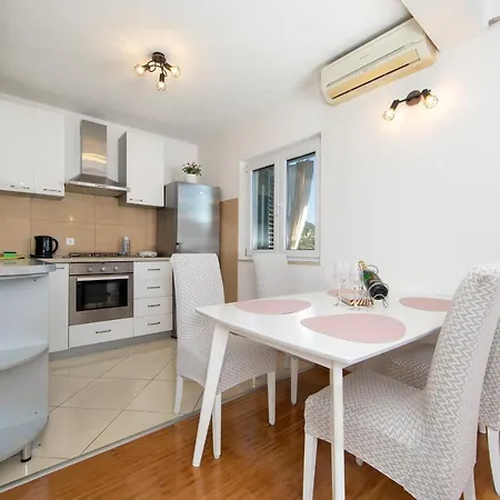 Apartmani Nina & Mili Igrane Exterior photo