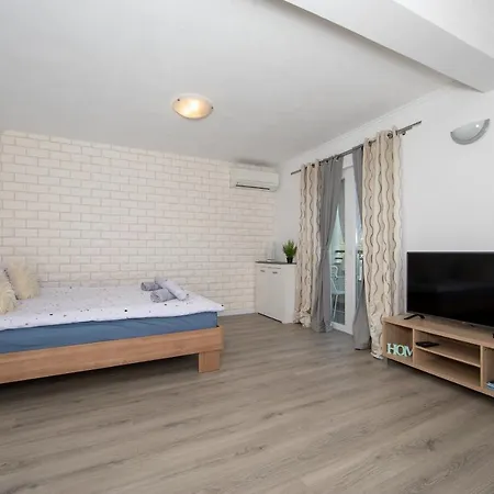 Apartmani Nina & Mili Igrane Exterior photo